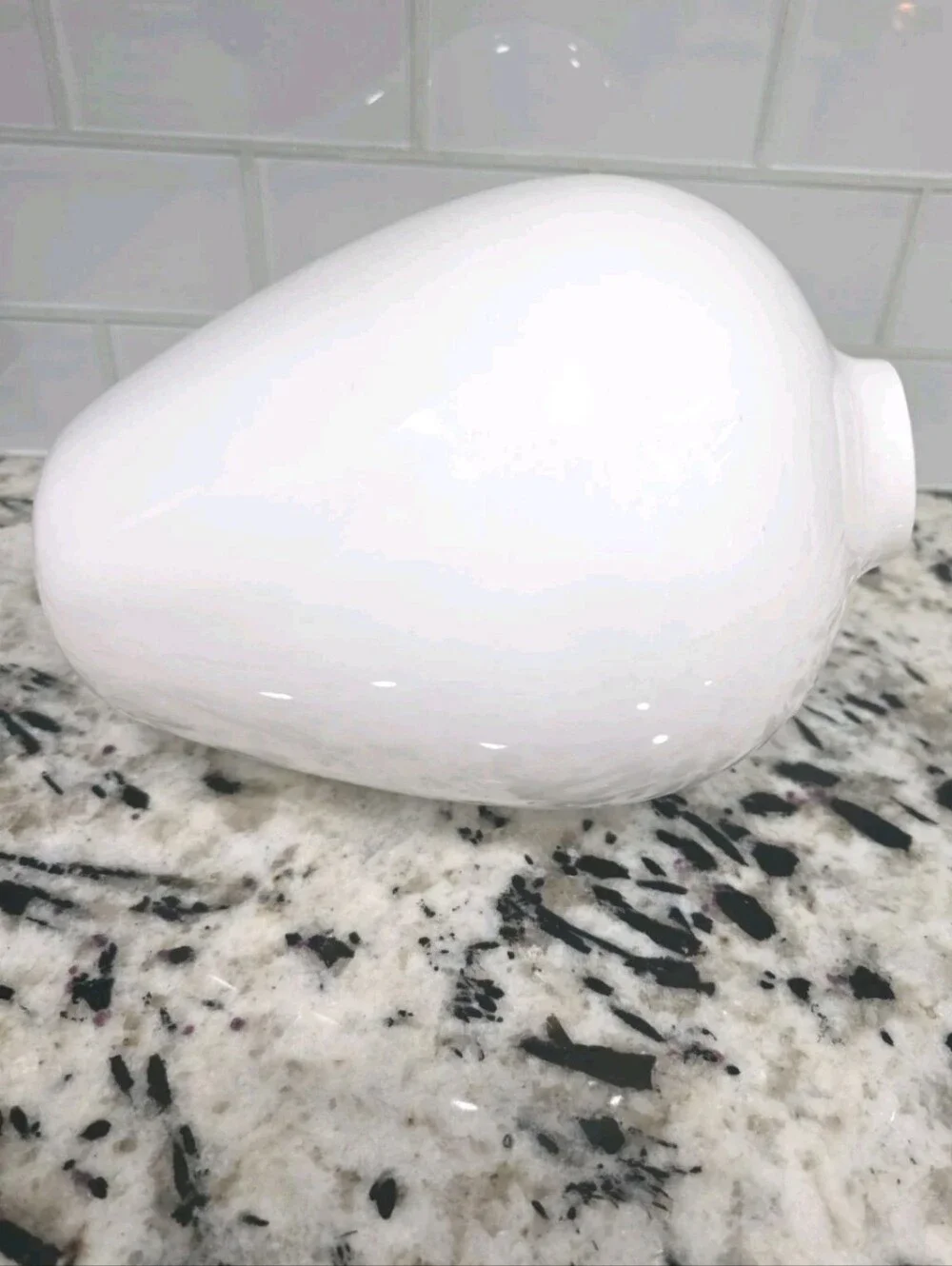 Glossy White Smooth Finish Ceramic Decorative Home Decor Floral Arrangement Vase